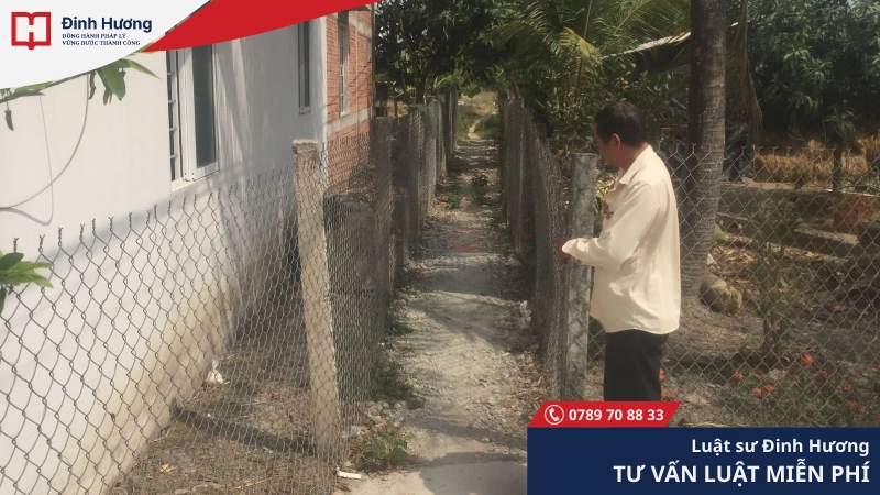 Bất động sản bị vây bọc nhưng bị các chủ đất khác không cho phép tạo lối đi tranh chấp lối đi chung do bất động sản bị vây bọc